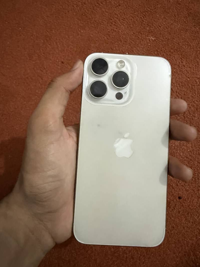 Apple iPhone 15 Pro Max 4