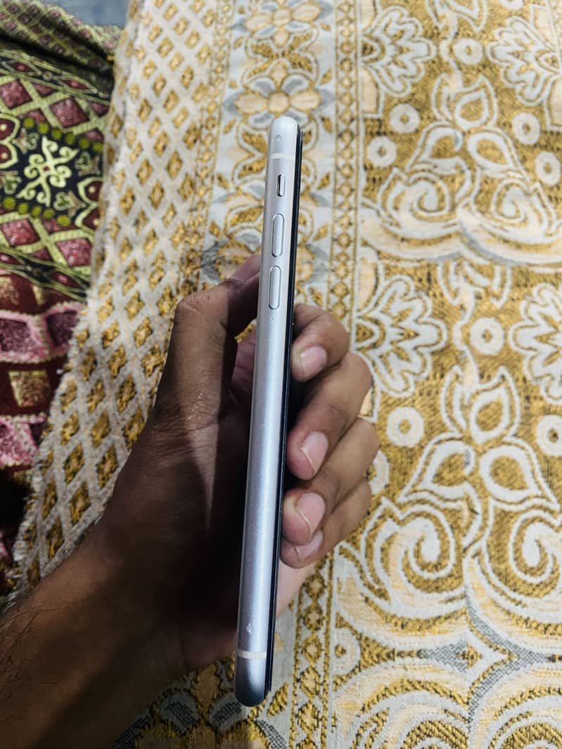Apple iPhone 11 3