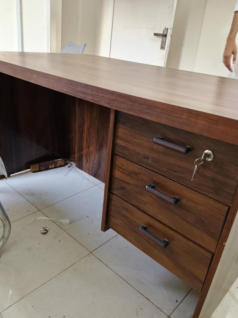 Office Table 0