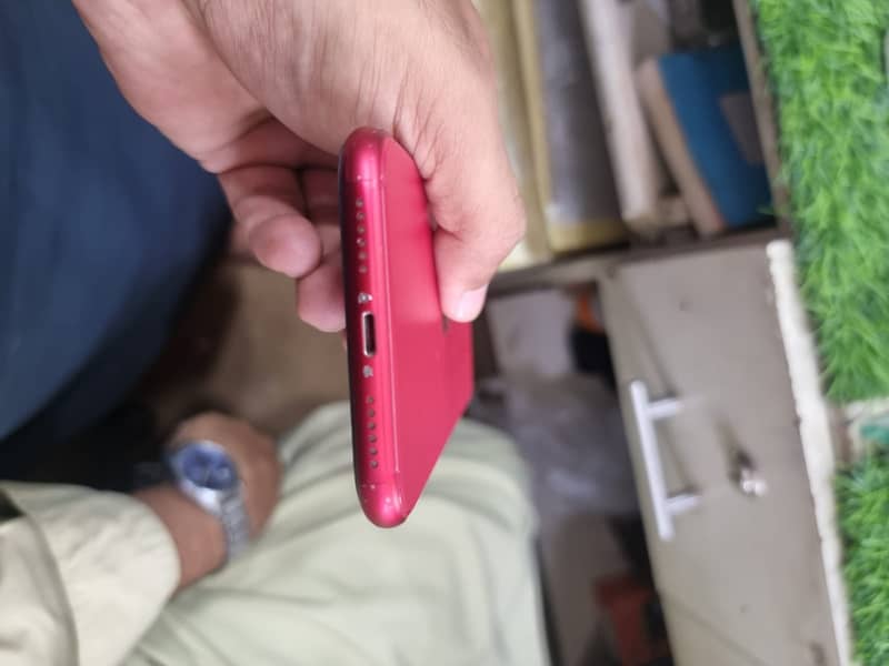 Apple iPhone 11 4