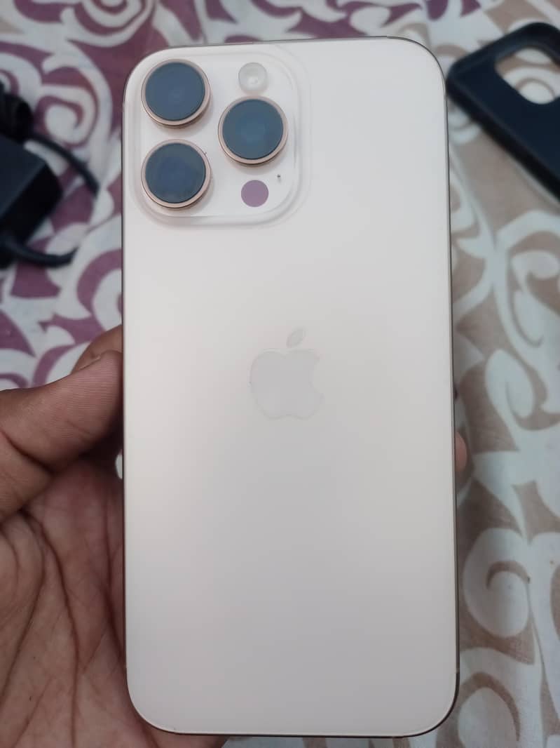 Apple iPhone 16 Pro Max 1
