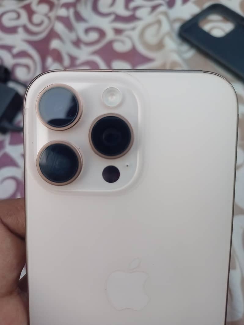 Apple iPhone 16 Pro Max 2
