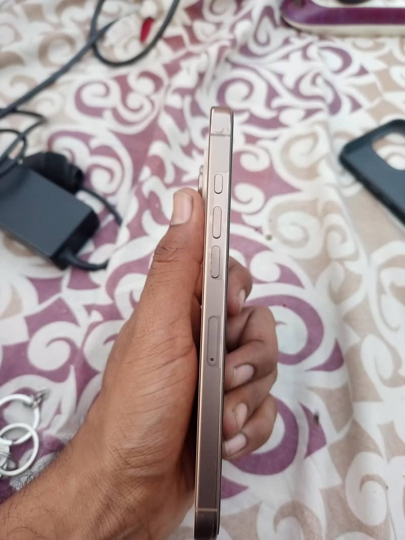 Apple iPhone 16 Pro Max 3