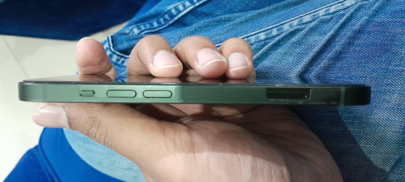 Apple iPhone 13 1