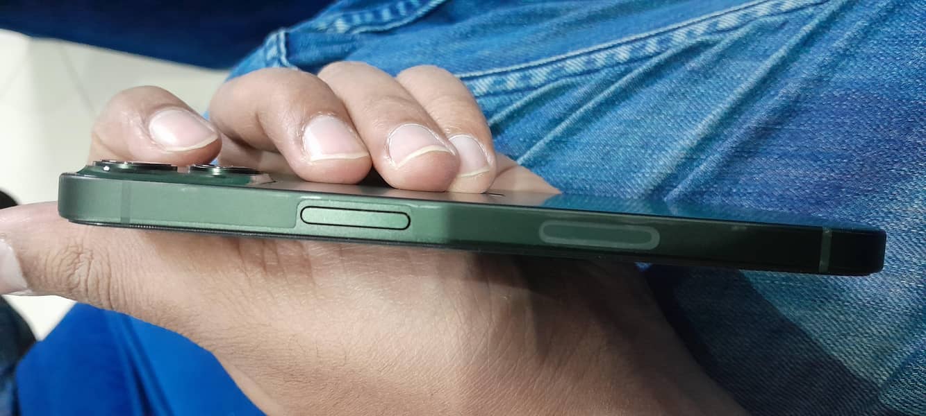 Apple iPhone 13 3