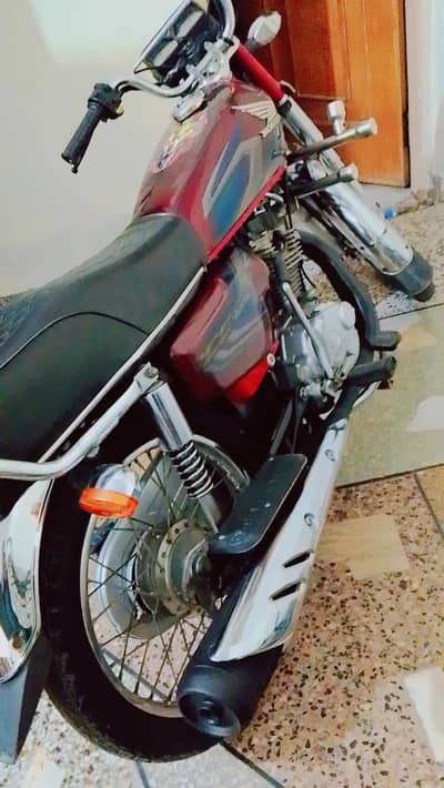22 model hai lush condition hai