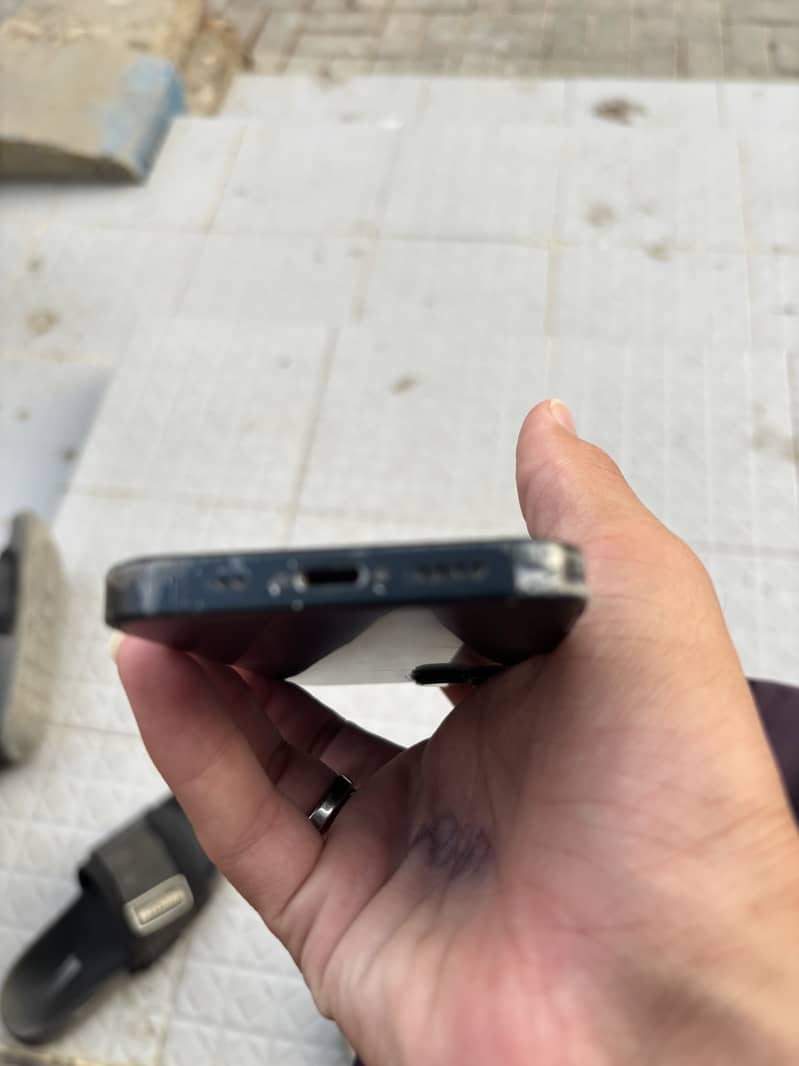Apple iPhone 13 mini 1