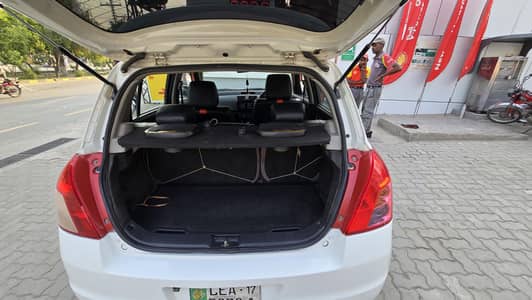 Suzuki Swift DLX 1.3 – 2017 Model