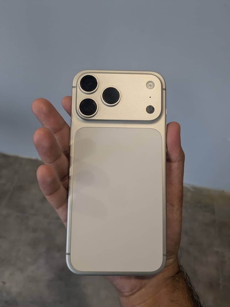 Apple iPhone 17 Pro Max 2
