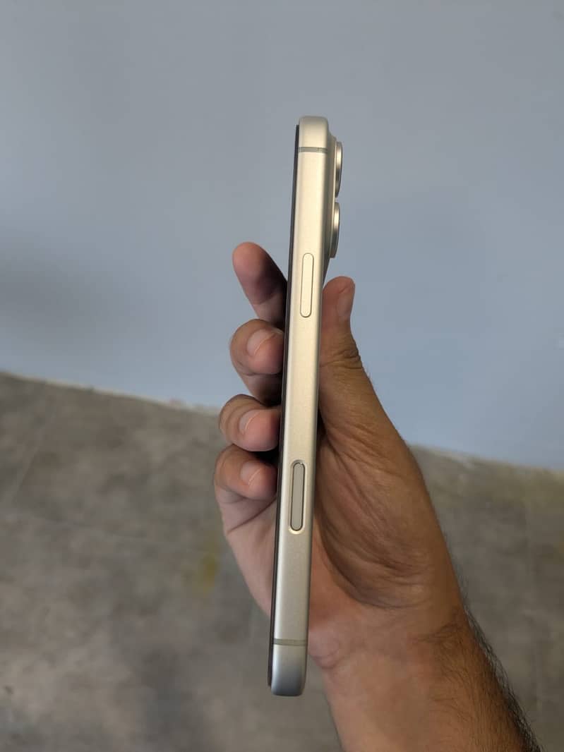 Apple iPhone 17 Pro Max 3
