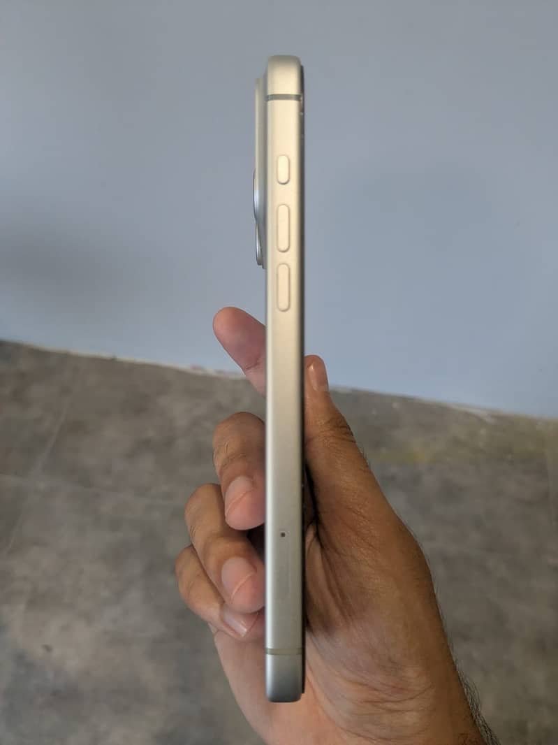 Apple iPhone 17 Pro Max 4