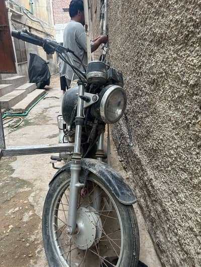 Suzuki 150gs