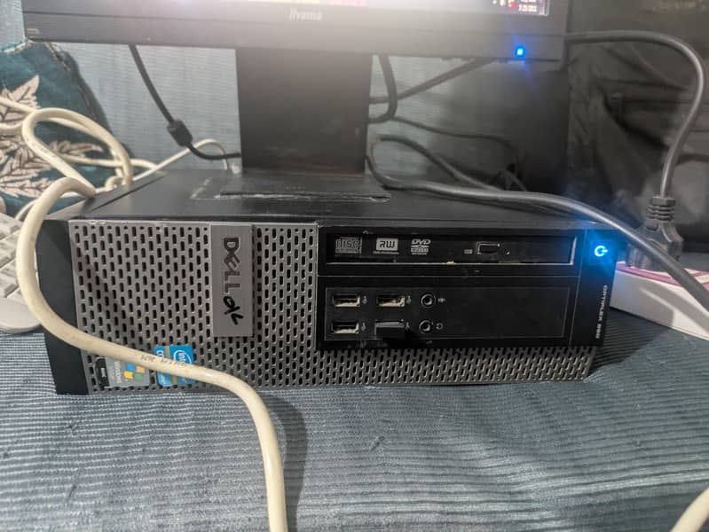 Dell Desktop Computer 0