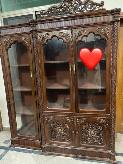 Showcase / Display Almari / Almari /furniture for sale