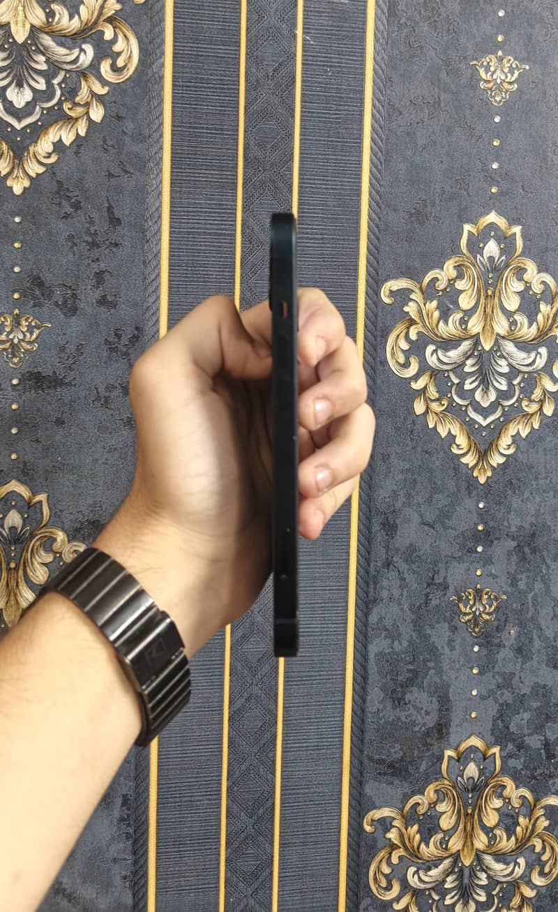 Apple iPhone 13 4
