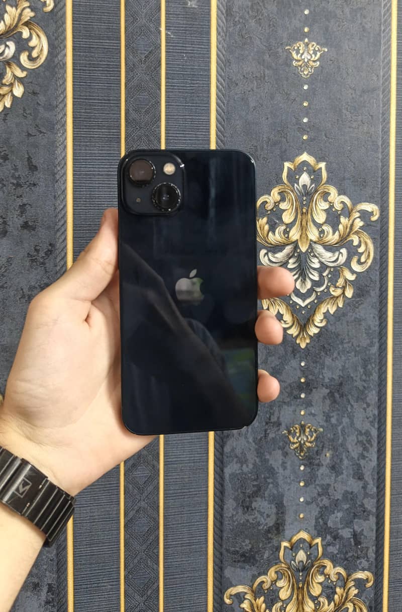 Apple iPhone 13 8