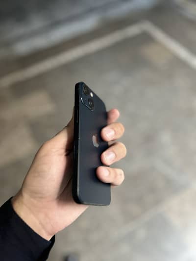 Apple iPhone 13