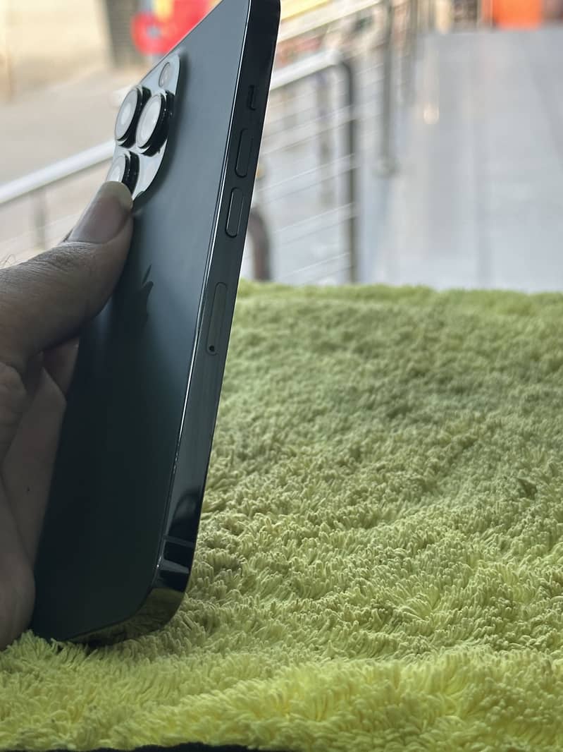 Apple iPhone 13 Pro 1