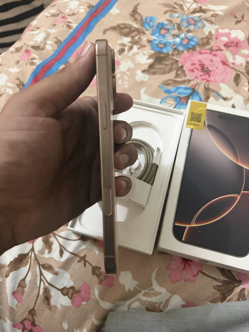 Apple iPhone 16 Pro Max 1