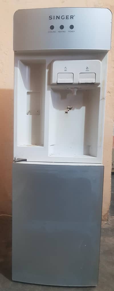 Singer Water dispenser