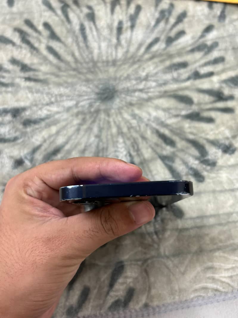 Apple iPhone 12 4