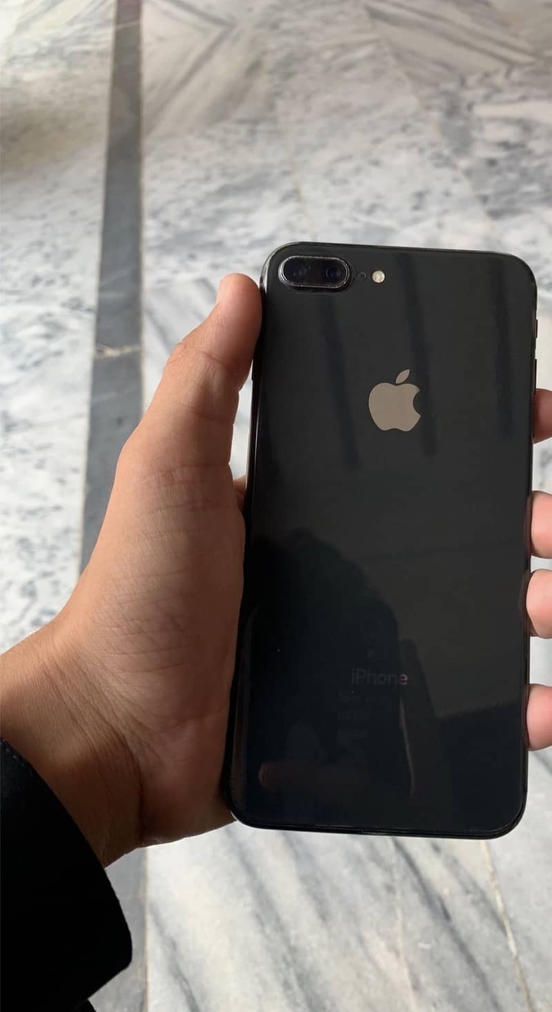 Apple iPhone 8 Plus 0