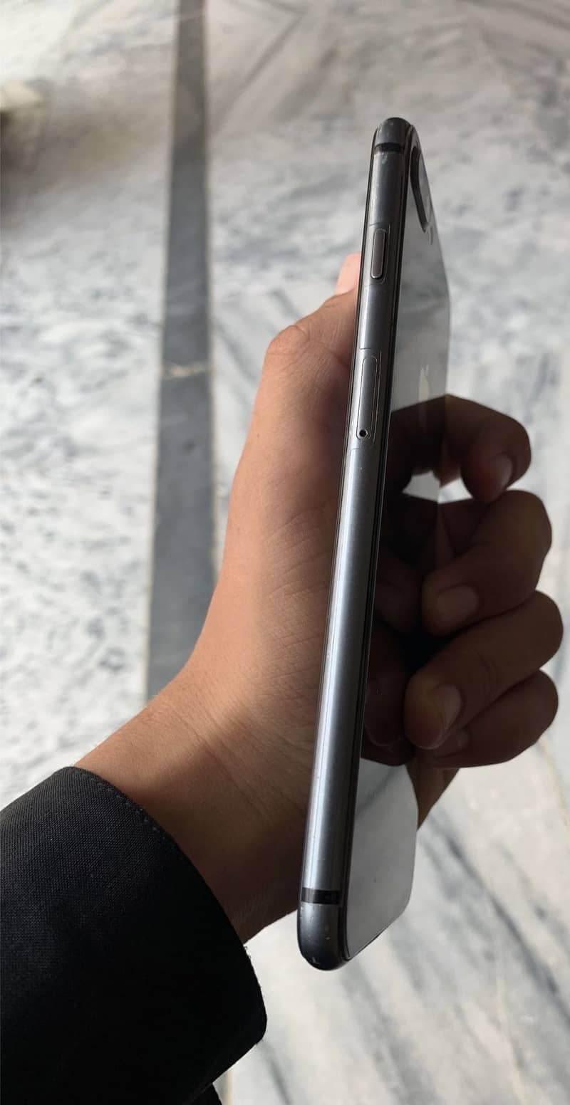 Apple iPhone 8 Plus 1