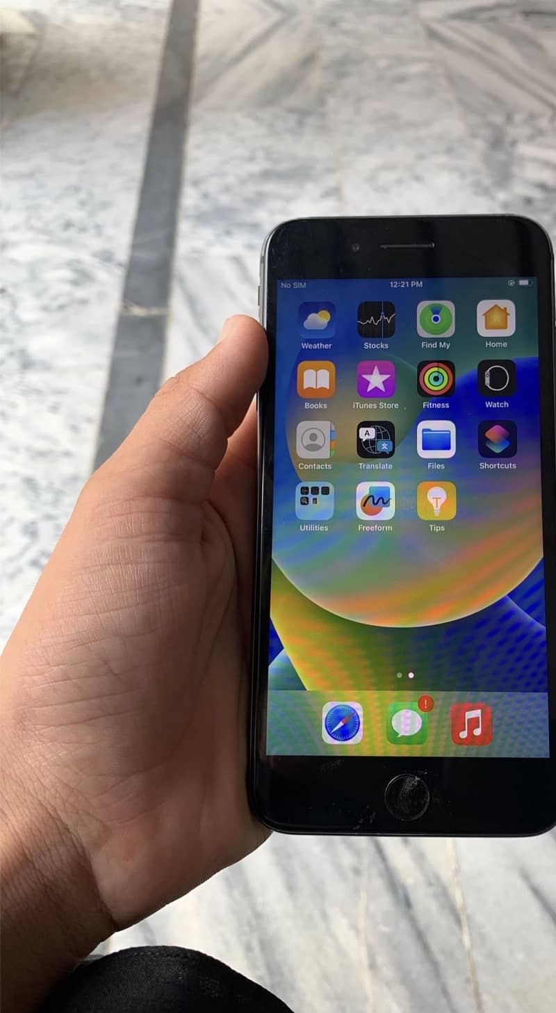 Apple iPhone 8 Plus 4
