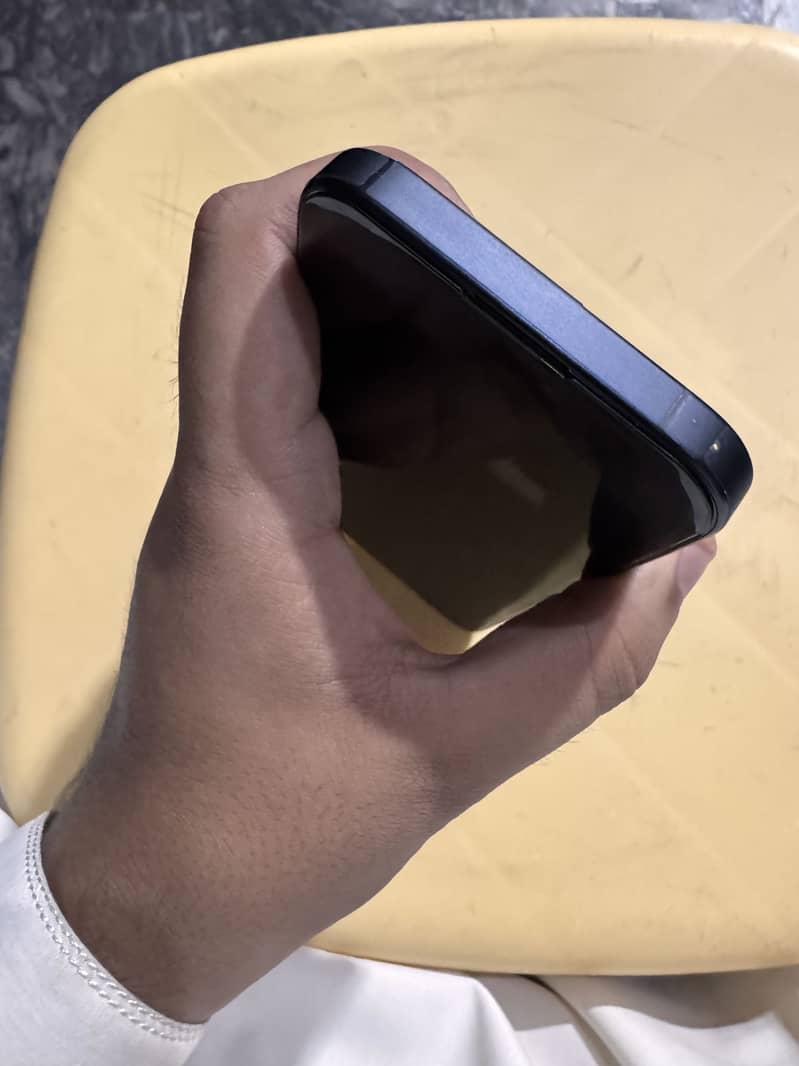 Apple iPhone 15 Pro 2