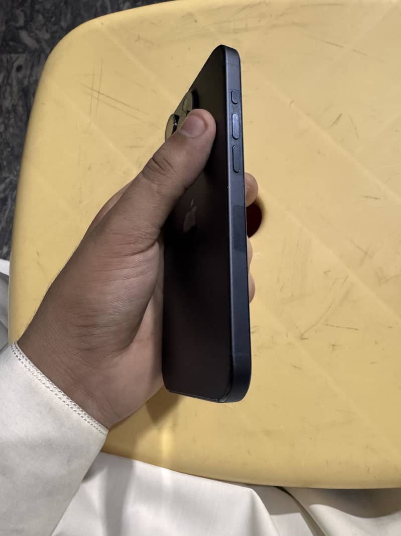 Apple iPhone 15 Pro 3