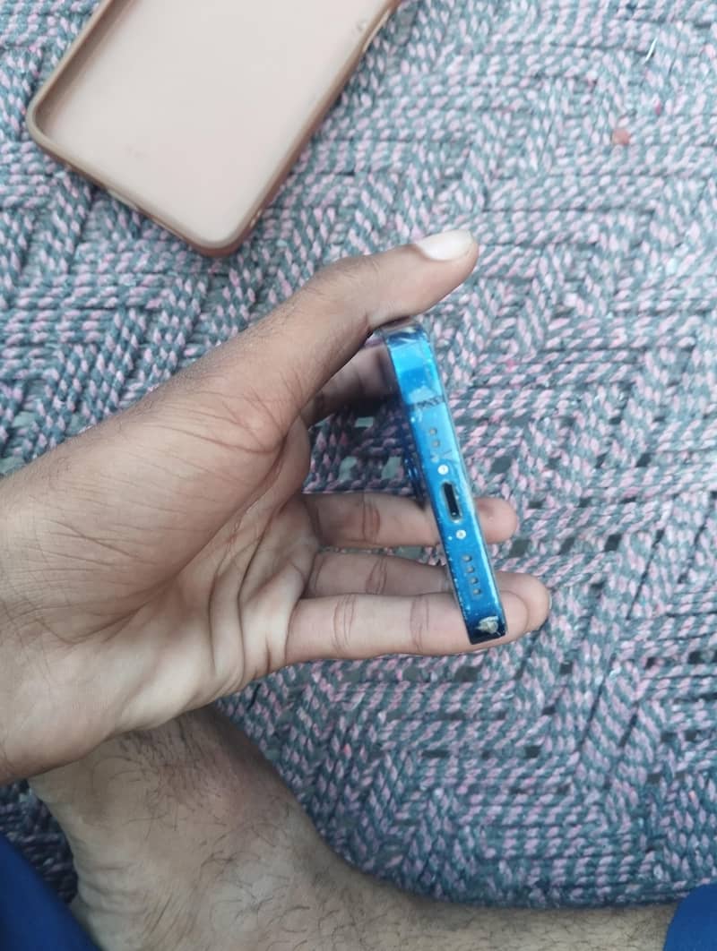 iPhone 12 mini 4
