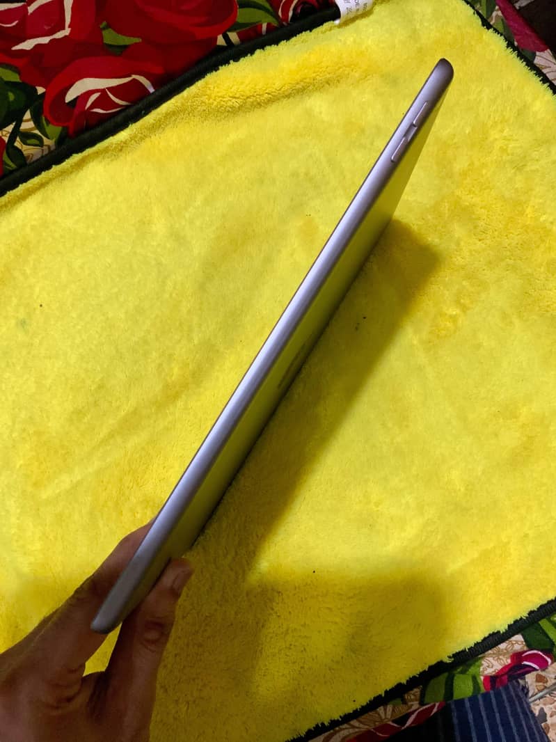 IPAD 5TH GENERATION 1