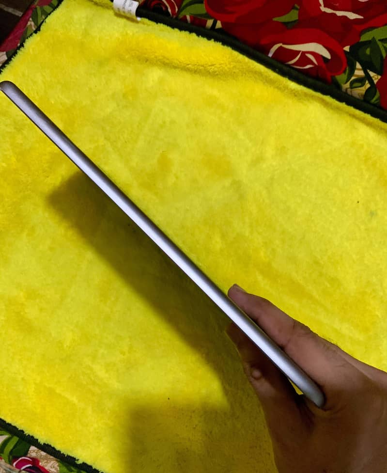 IPAD 5TH GENERATION 4