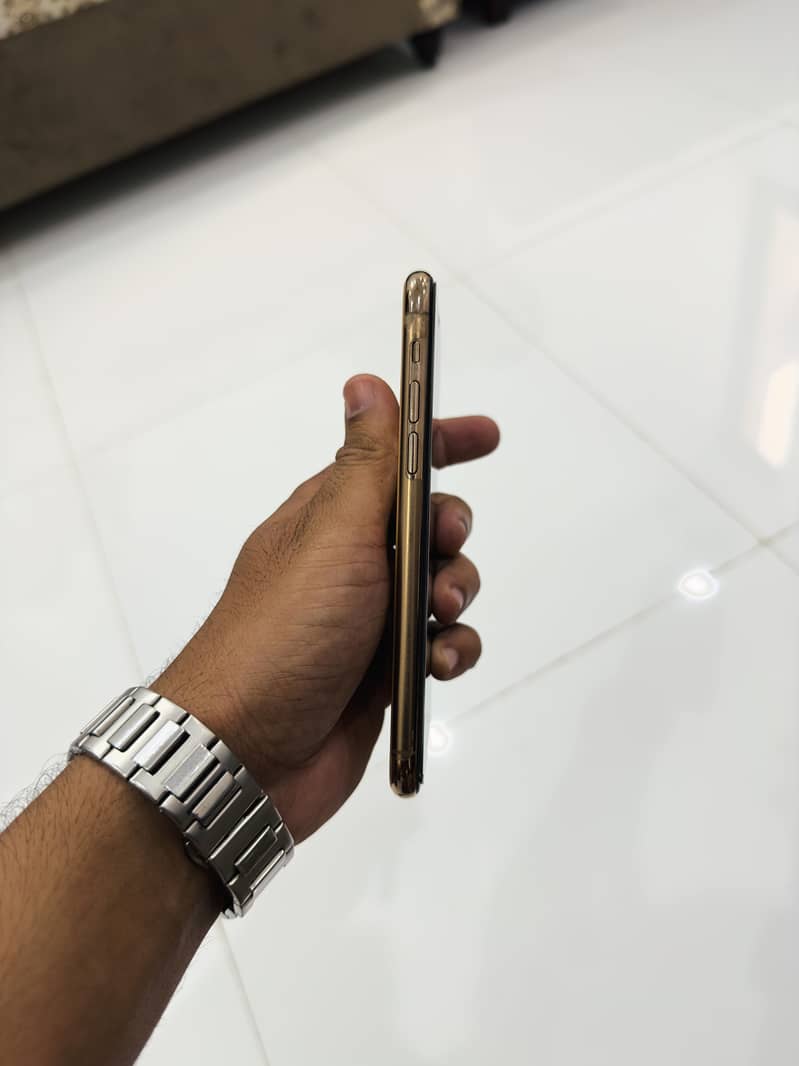 Apple iPhone 11 Pro 6