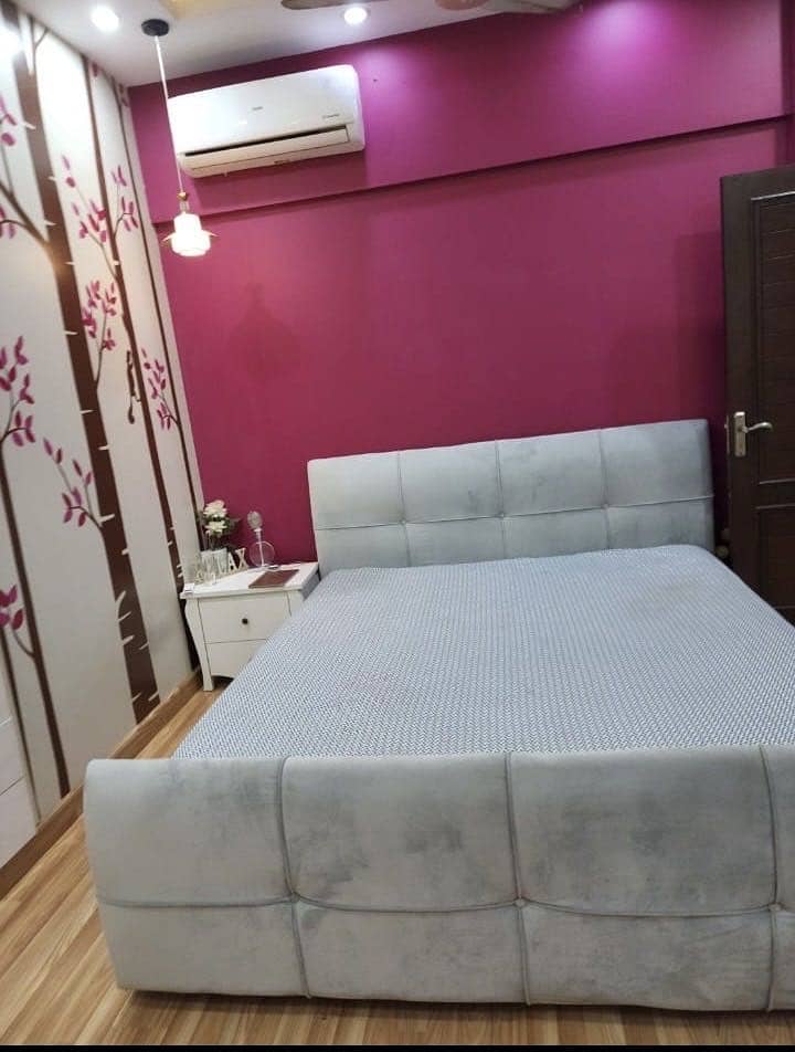 King side bed 0