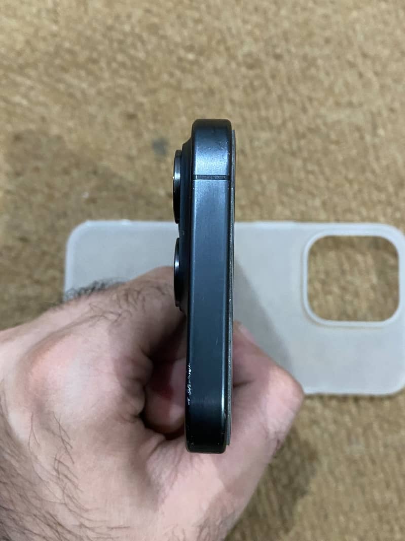 Apple iPhone 15 Pro 6