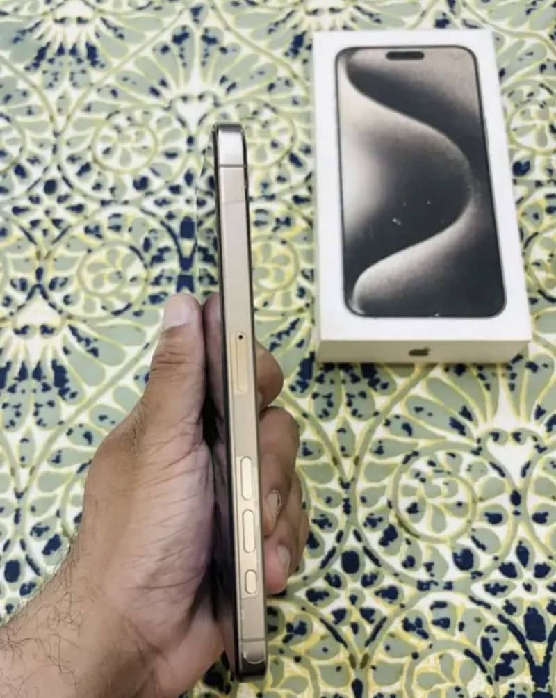 Apple iPhone 15 Pro Max 1