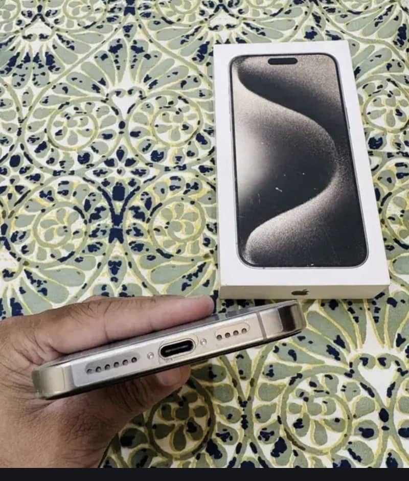 Apple iPhone 15 Pro Max 2