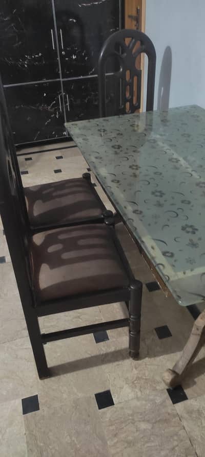 selling dining table and chairs