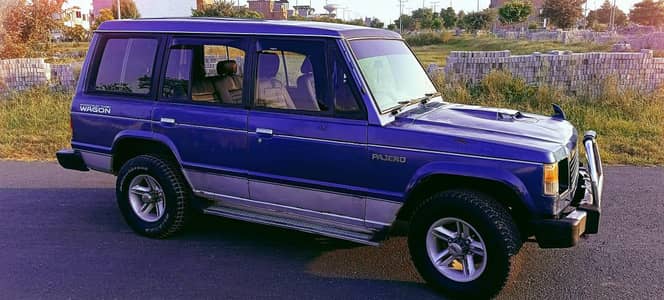 Mitsubishi Pajero 1990
