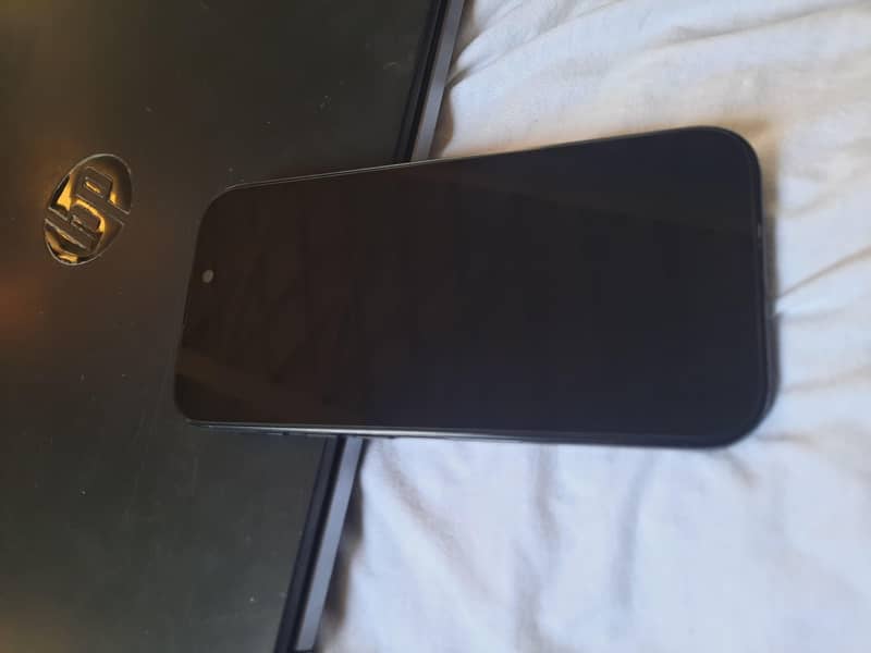 Apple iPhone 16 Pro 3