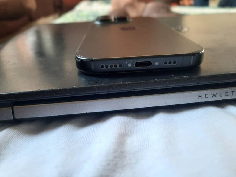 Apple iPhone 16 Pro 4