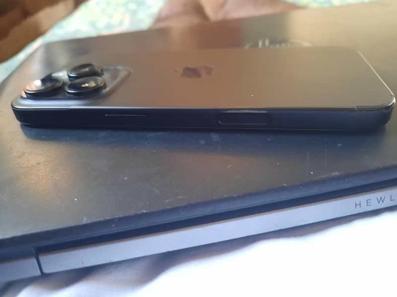 Apple iPhone 16 Pro 7