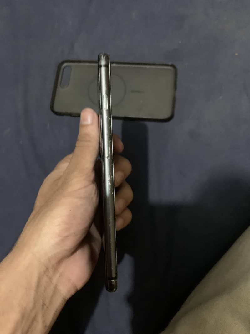 Apple iPhone 8 Plus 3