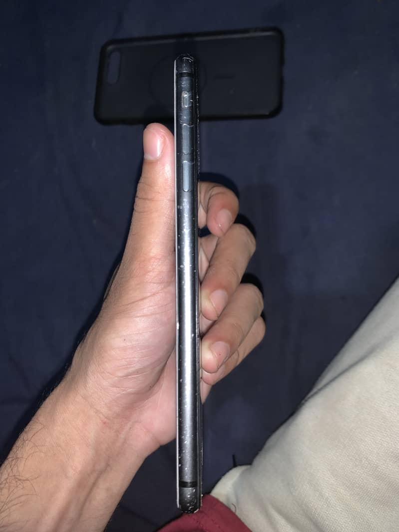 Apple iPhone 8 Plus 5