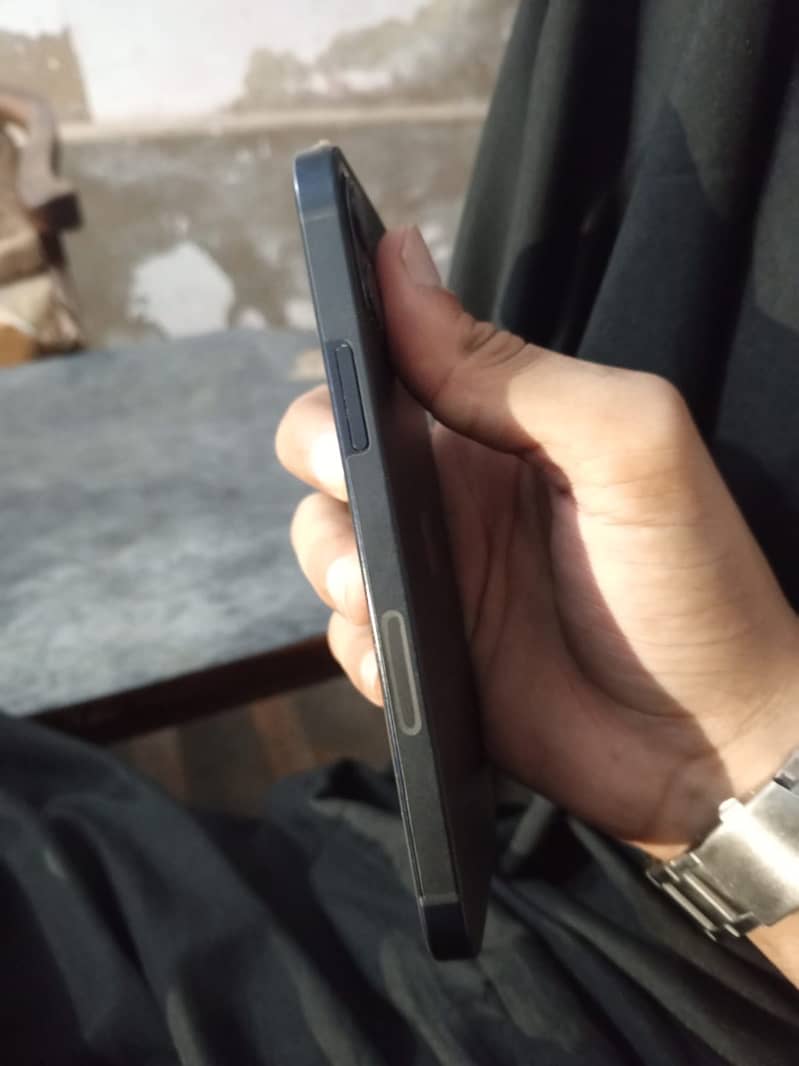 iPhone 12 3