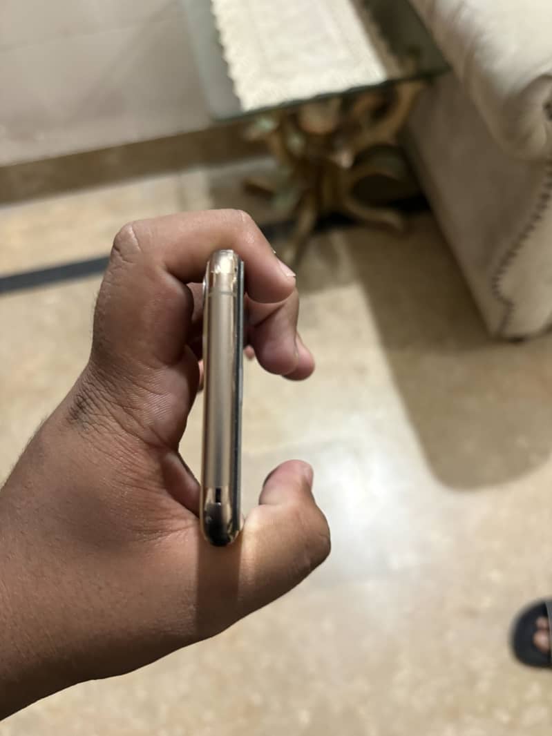Apple iPhone 11 Pro 4