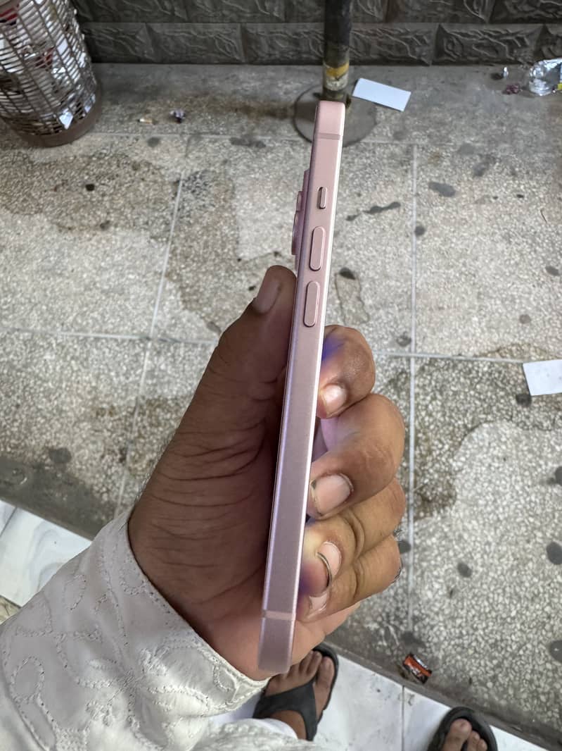 Apple iPhone 15 4