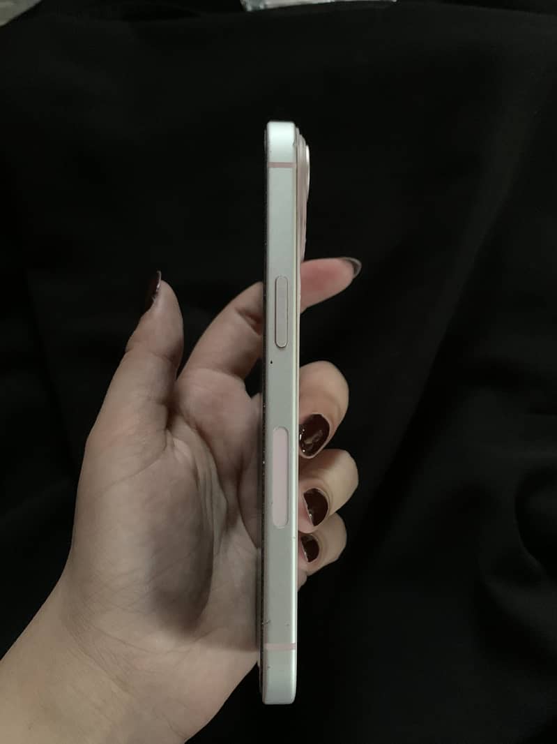 Apple iPhone 15 4