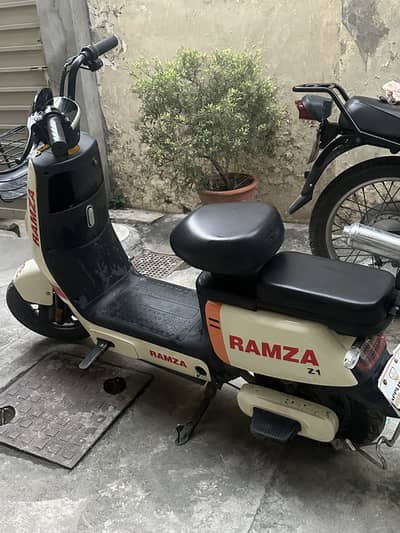 Ramza Z1 Paddler Electric Scooty – Excellent Condition